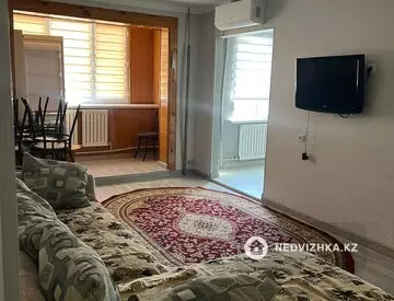 3-комнатная квартира, этаж 4 из 5, 60 м², на длительный срок