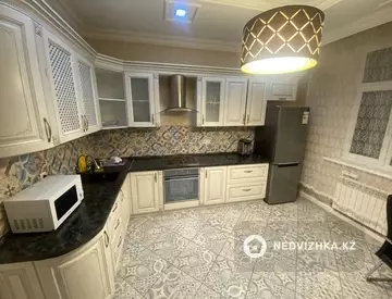 2-комнатная квартира, этаж 10 из 18, 71 м², на длительный срок