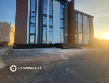 Здание, 3 этажа, 4 193 м²