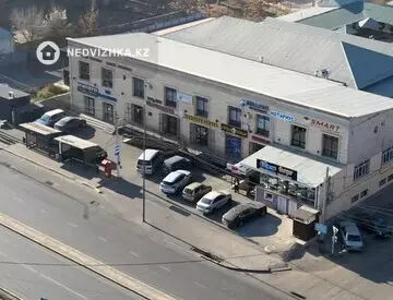 Здание, 3 этажа, 2 696 м²