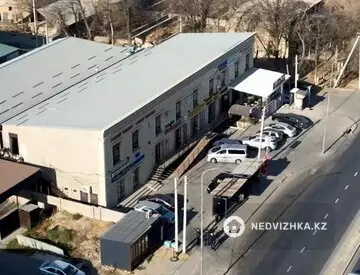 Здание, 3 этажа, 2 696 м²