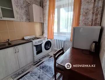 1-комнатная квартира, этаж 2 из 4, 32 м², посуточно