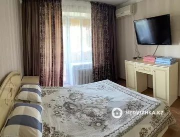 2-комнатная квартира, этаж 4 из 4, 60 м², посуточно