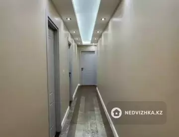 5-комнатная квартира, этаж 4 из 12, 200 м²