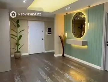 5-комнатная квартира, этаж 4 из 12, 200 м²