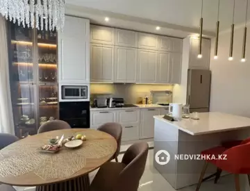 4-комнатная квартира, этаж 9 из 12, 120 м²