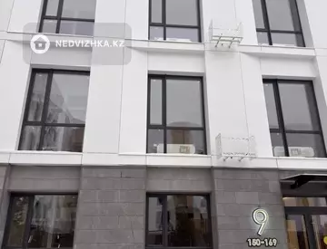 2-комнатная квартира, этаж 3 из 6, 64 м²