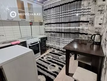 1-комнатная квартира, этаж 4 из 4, 32 м², посуточно