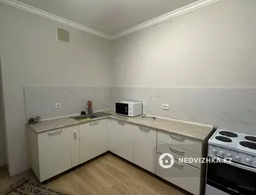1-комнатная квартира, этаж 9 из 12, 54 м², на длительный срок