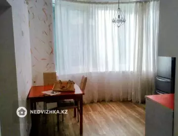 2-комнатная квартира, этаж 1 из 4, 53 м², на длительный срок