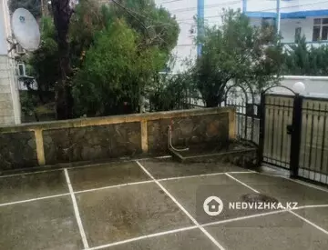 2-комнатная квартира, этаж 1 из 4, 53 м², на длительный срок