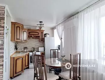 2-комнатная квартира, этаж 4 из 5, 42 м²