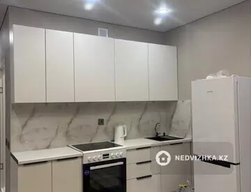 2-комнатная квартира, этаж 8 из 9, 43 м², на длительный срок