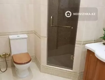 3-комнатная квартира, этаж 4 из 18, 130 м²