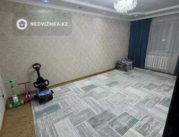 3-комнатная квартира, этаж 4 из 10, 68 м², на длительный срок