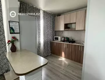 2-комнатная квартира, этаж 2 из 5, 42 м², посуточно