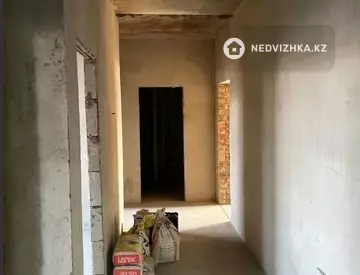 3-комнатная квартира, этаж 1 из 5, 80 м²