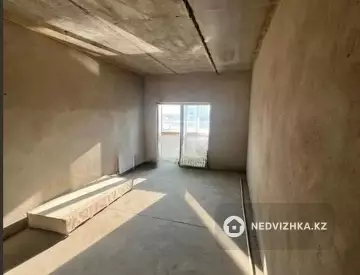 3-комнатная квартира, этаж 1 из 5, 80 м²