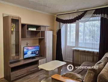1-комнатная квартира, этаж 3 из 5, 32 м², посуточно