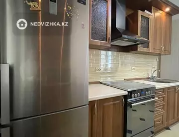 3-комнатная квартира, этаж 4 из 16, 90 м², на длительный срок