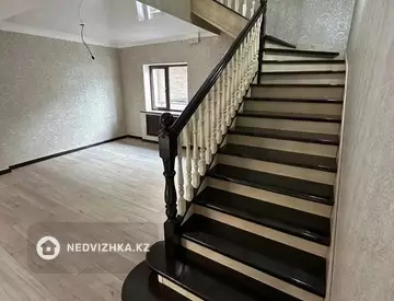 7-комнатный дом, 6.7 соток, 303 м²