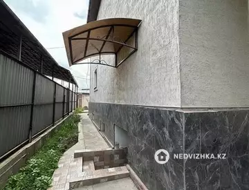 7-комнатный дом, 6.7 соток, 303 м²