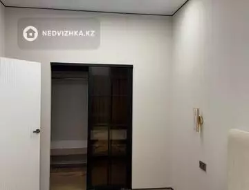 2-комнатная квартира, этаж 8 из 20, 63 м²