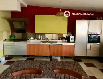 10-комнатный дом, 20 соток, 722 м²