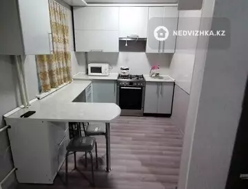 2-комнатная квартира, этаж 2 из 4, 54 м², посуточно