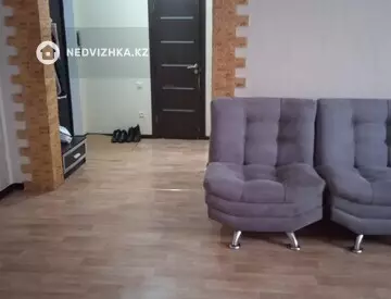 2-комнатная квартира, этаж 2 из 6, 61 м², на длительный срок