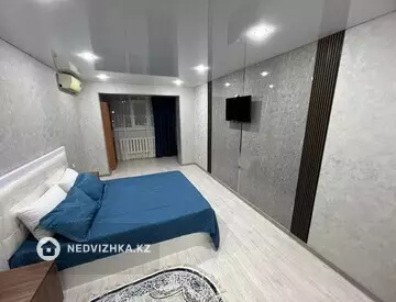 1-комнатная квартира, этаж 1 из 12, 40 м², по часам