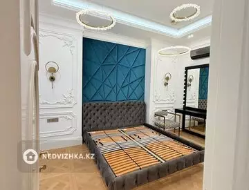 4-комнатная квартира, этаж 3 из 3, 215 м²