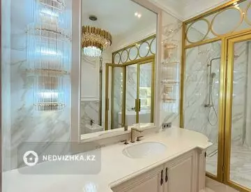 4-комнатная квартира, этаж 3 из 3, 215 м²