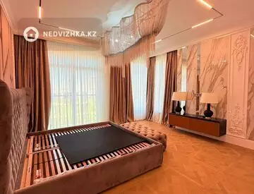 4-комнатная квартира, этаж 3 из 3, 215 м²