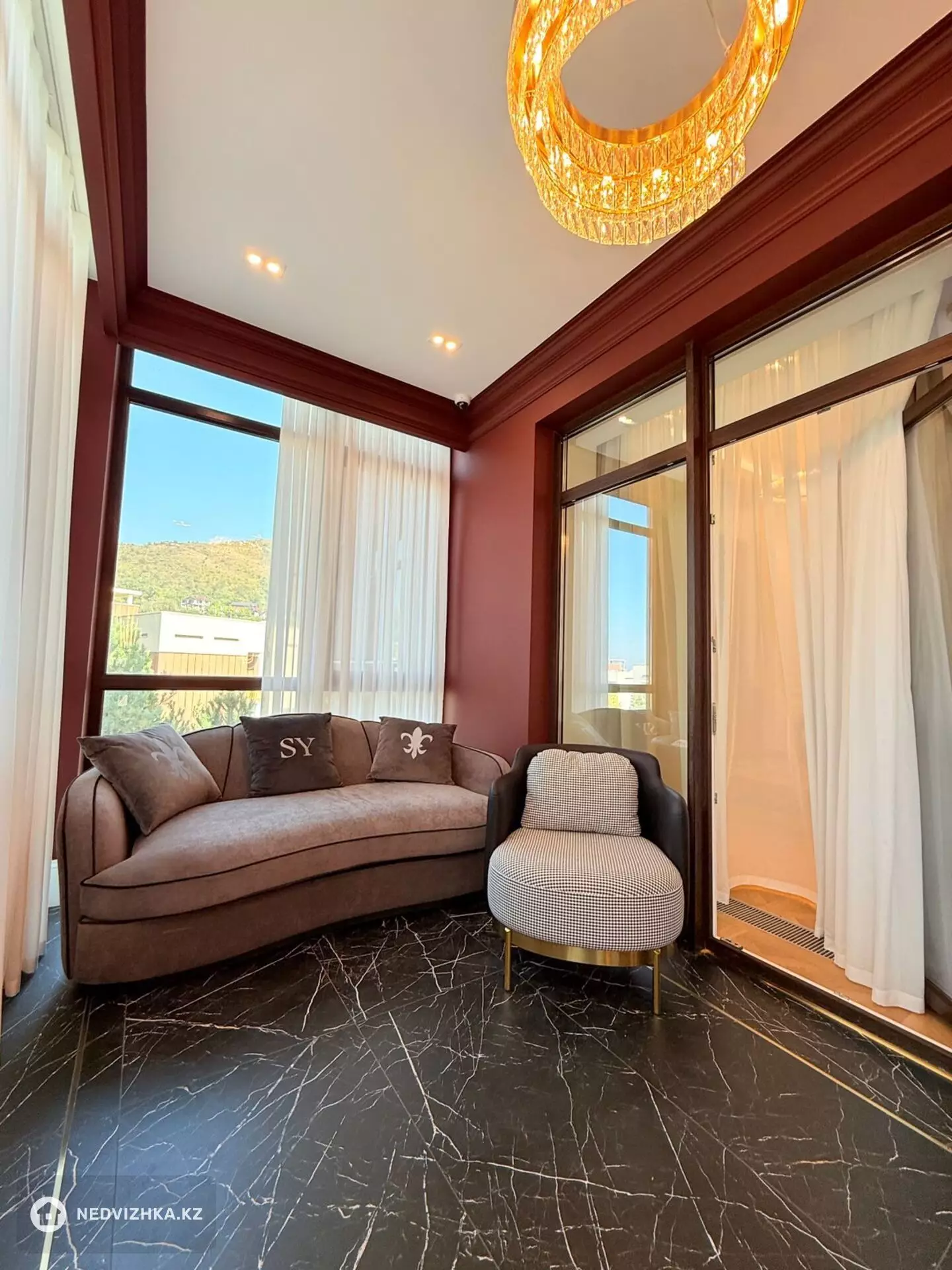 215 м², 4-комнатная квартира, этаж 3 из 3, 215 м², изображение - 1