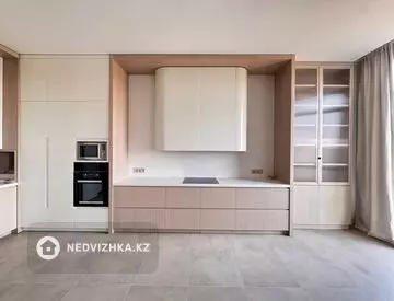3-комнатная квартира, этаж 3 из 4, 190 м²