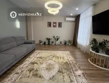 4-комнатная квартира, этаж 4 из 8, 163 м²