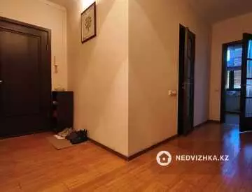 2-комнатная квартира, этаж 4 из 8, 64 м²