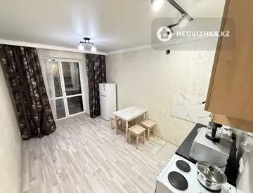 1-комнатная квартира, этаж 4 из 12, 40 м², по часам