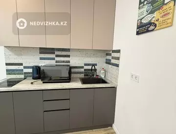 1-комнатная квартира, этаж 6 из 12, 40 м², по часам