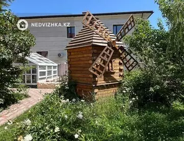 9-комнатный дом, 20 соток, 900 м²