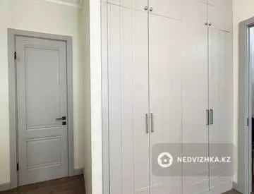4-комнатная квартира, этаж 8 из 18, 123 м²