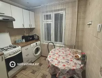 3-комнатная квартира, этаж 4 из 5, 50 м², посуточно