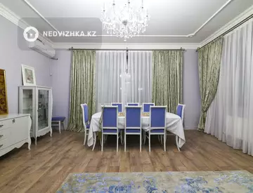 3-комнатная квартира, этаж 3 из 6, 140 м²