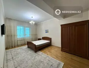 3-комнатная квартира, этаж 8 из 17, 140 м²