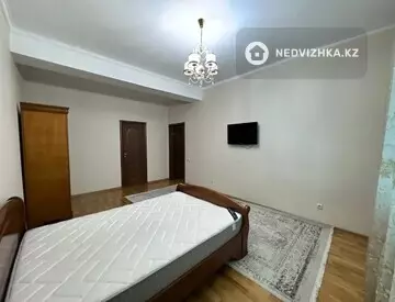 3-комнатная квартира, этаж 8 из 17, 140 м²