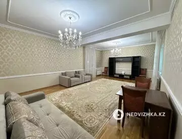 3-комнатная квартира, этаж 8 из 17, 140 м²