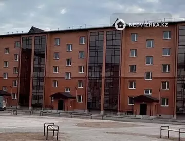 1-комнатная квартира, этаж 1 из 8, 40 м², посуточно