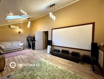 4-комнатная квартира, этаж 3 из 4, 150 м²