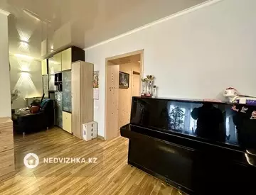 4-комнатная квартира, этаж 3 из 4, 150 м²